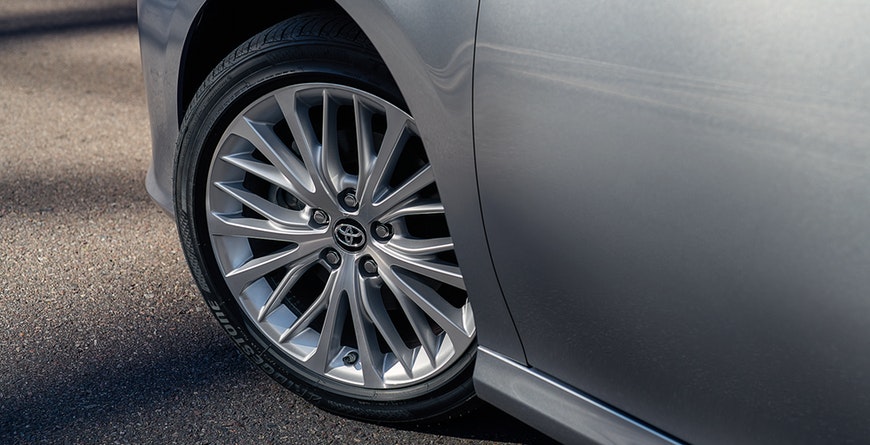 New 2019 Toyota Camry Hybrid 18-In. Silver Machined-Finish Alloy Wheels New 2019 Toyota Camry Hybrid 18-In. Silver Machined-Finish Alloy Wheels